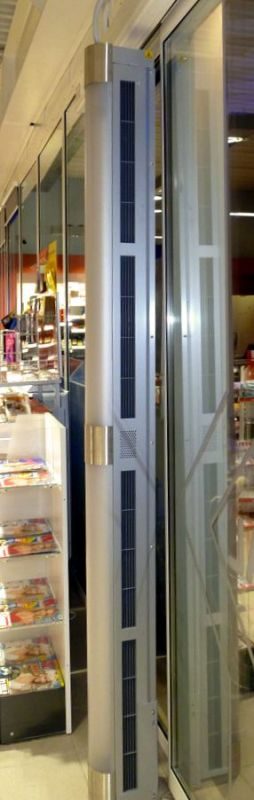 Türluftschleier air-gate fix neben einer automatischen Schiebetür