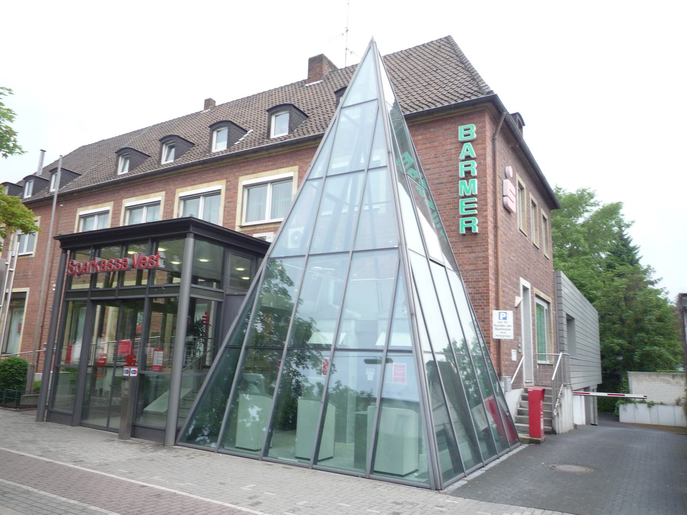 Glaskonstruktion als Eingangsbauwerk